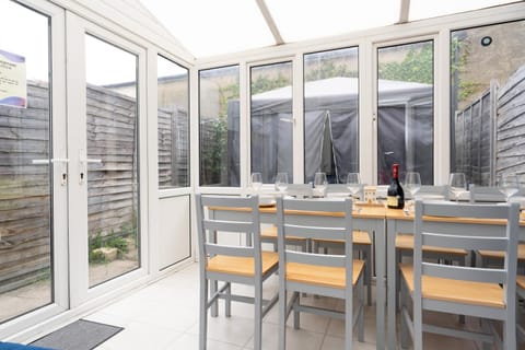 Open Mind Property - 9 Guests & Free Parking Apartment in Portsmouth