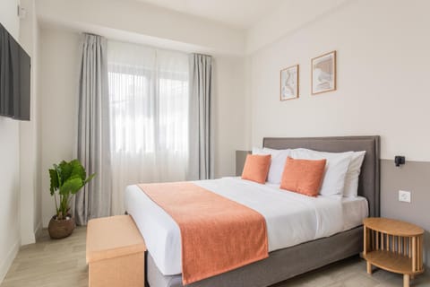 Bed, TV and multimedia, Bedroom, City view