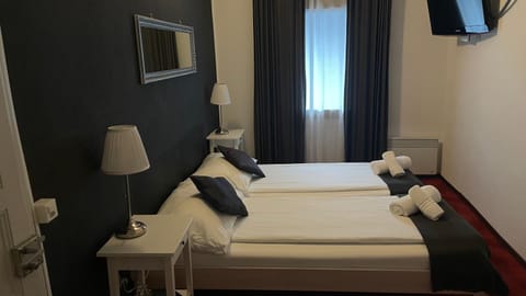 Bedroom, Quiet street view