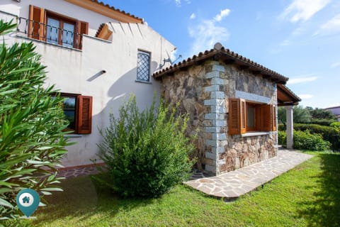 Property building, Day, Garden, Garden view