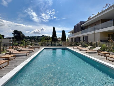 Property building, Swimming pool