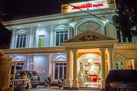 Facade/entrance