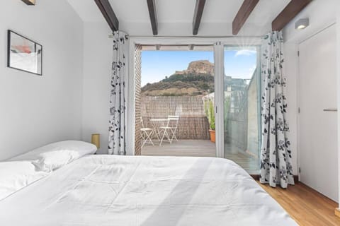 Bed, Balcony/Terrace, Bedroom, Mountain view