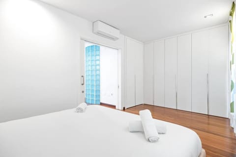 Bed, Photo of the whole room, Bedroom, towels, wardrobe, air conditioner