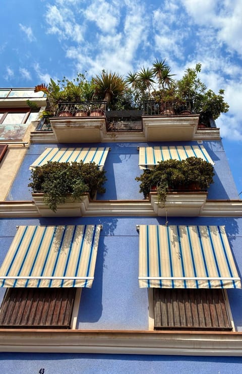 Facade/entrance, Off site