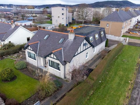 Property building, Neighbourhood, Bird's eye view, Mountain view, Street view