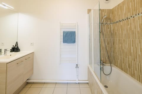 Agréable deux pièces ensoleillé, à 15 minutes de Paris, Apartment in Pantin