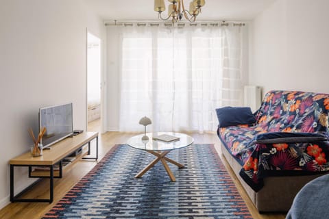 Agréable deux pièces ensoleillé, à 15 minutes de Paris, Apartment in Pantin