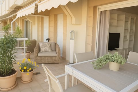 Palais Florentin - Prime location -150m Casino gardens - Panoramic Sea View - Large Terrace - Parking Apartment in Avenue du Carnier