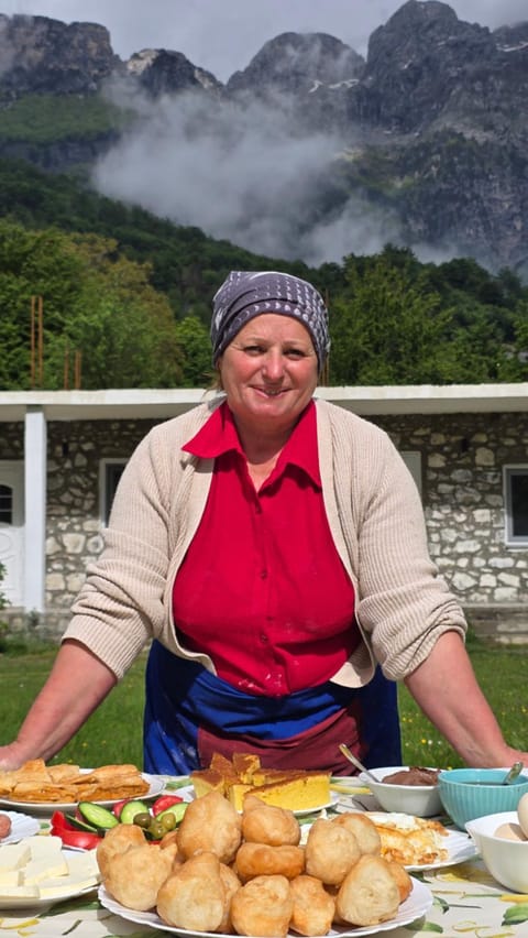 People, Natural landscape, Food and drinks, Food, Mountain view