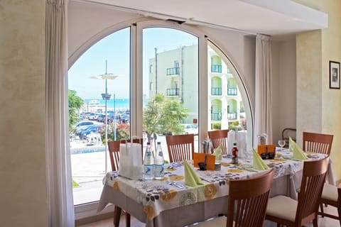 Restaurant/places to eat, Meals