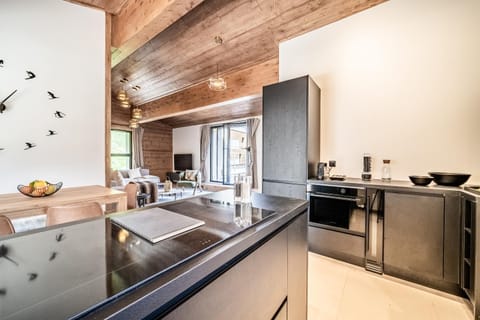 Kitchen or kitchenette, Dining area, oven, stove