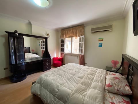 Photo of the whole room, Bedroom, air conditioner