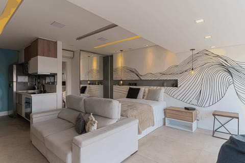 Bed, TV and multimedia, Kitchen or kitchenette, Photo of the whole room, Seating area, Bedroom, pet friendly, air conditioner