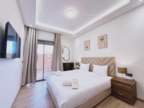 Bed, TV and multimedia, Photo of the whole room, Seating area, Evening entertainment, Bedroom