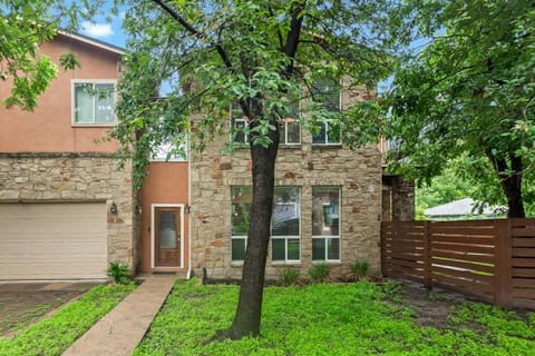 Family 3BR 2BA 1810SQFT Bright Spacious Home with Private Yard in Zilker House in Zilker