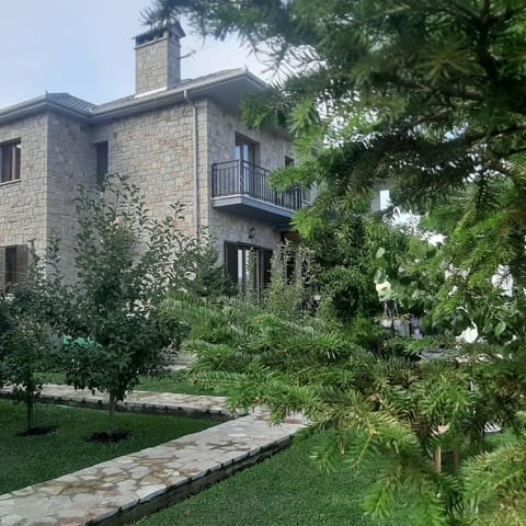 Vila Panorama 2 Voskopojë Bed and Breakfast in North Macedonia