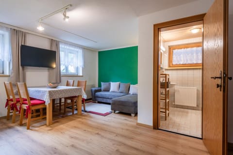 DORF 77 Apartment Apartment in Tyrol