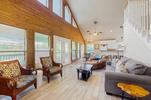 Ruff Lakehouse on Lake LBJ House in Rio Grande