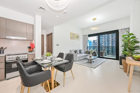 Kitchen or kitchenette, Living room, Dining area