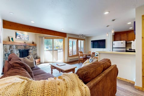 Basecamp Bliss Apartment in Palisades Tahoe (Olympic Valley)