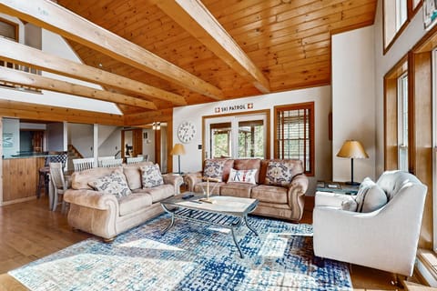 Highland Cottage House in McHenry