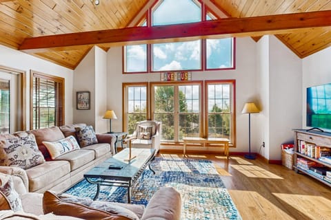 Highland Cottage House in McHenry