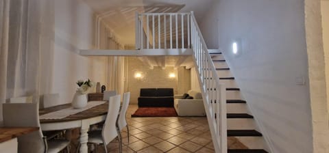 Sunset Villa atypical with air conditioning House in Nice