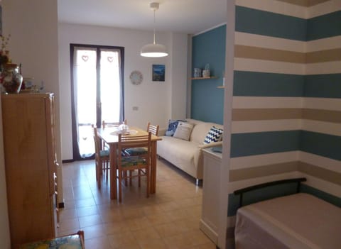 Bed, Living room, Seating area, Dining area