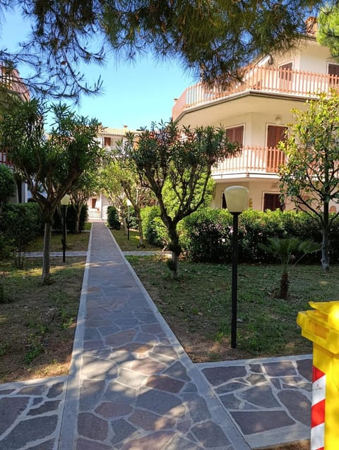 Facade/entrance, Garden