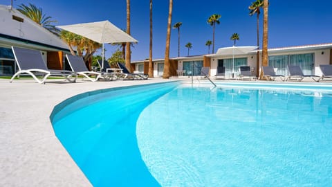 Pool view, Swimming pool, sunbed