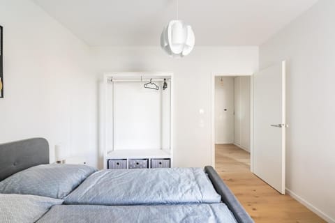 Basel-Tram 8-Tristate-Bridge-Riverview Apartment in Weil am Rhein