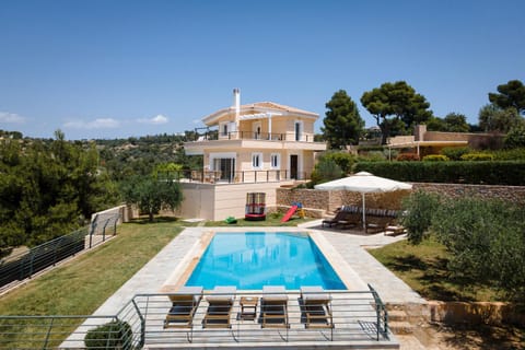 Property building, Patio, Day, Garden, Garden view, Pool view, Swimming pool, sunbed