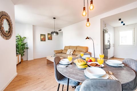 Living room, Seating area, Dining area