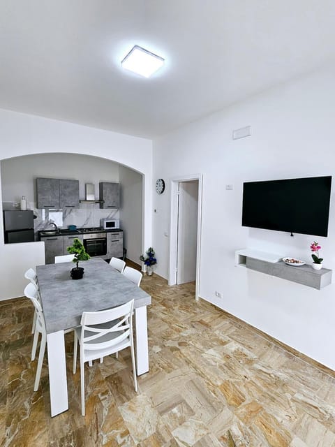 Communal lounge/ TV room, Living room, Dining area