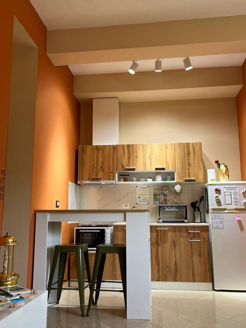 Kitchen or kitchenette, Dining area, oven