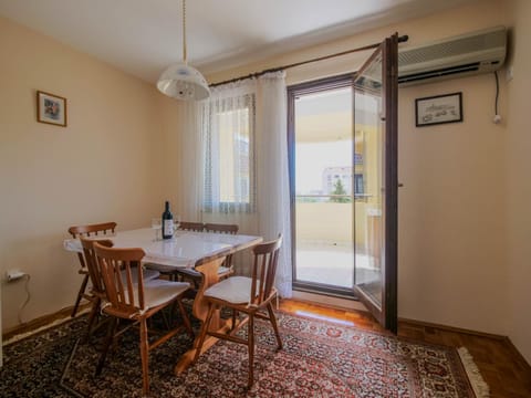 Dining area, air conditioner