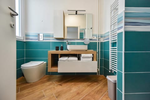 Toilet, Bathroom, towels