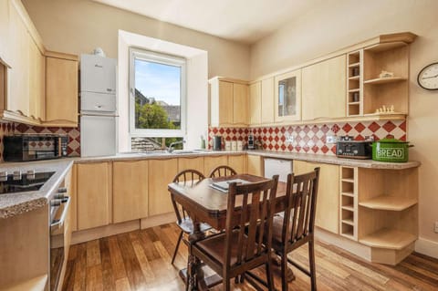 Kitchen or kitchenette, Dining area, dishwasher, oven, stove