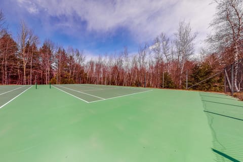 South Village #8 House in Warren