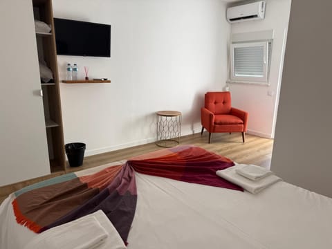 Bed, TV and multimedia, Bedroom, air conditioner