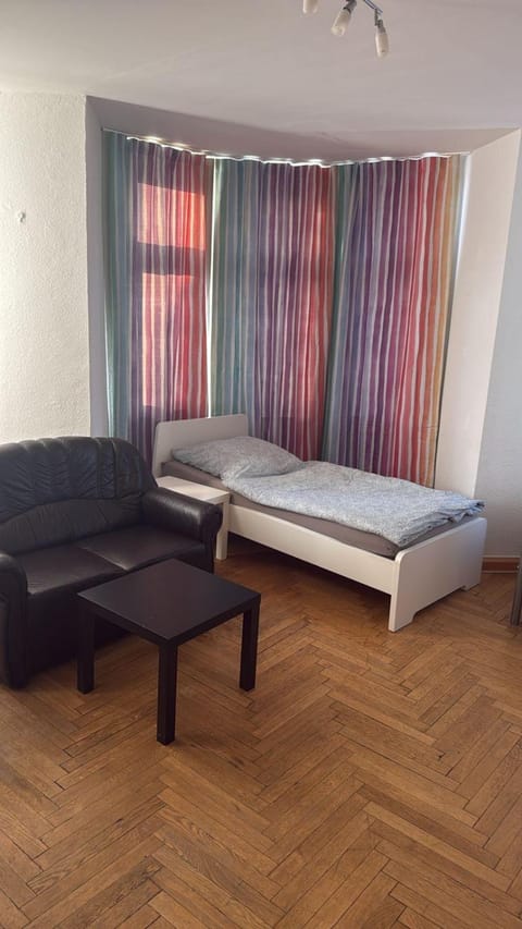 Bed, Living room, Photo of the whole room, Seating area, Bedroom