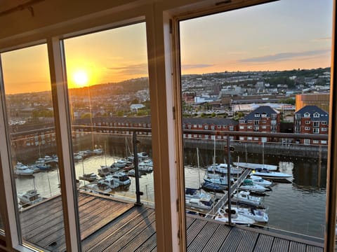 Marina Breeze Apartment in Swansea