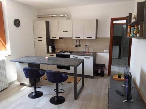 Kitchen or kitchenette, Dining area, stove