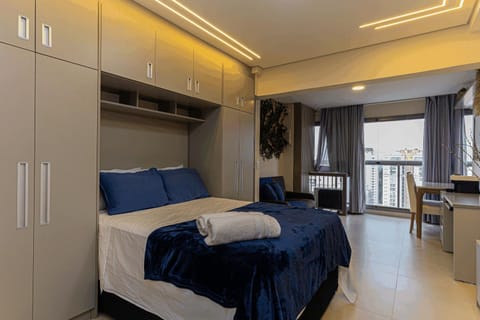 Bed, Photo of the whole room, Seating area, Bedroom, pet friendly, wardrobe