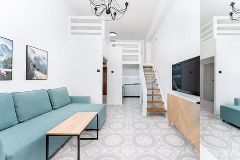 Communal lounge/ TV room, TV and multimedia, Seating area