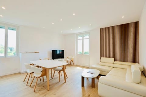 Cosy Muguets - Luxury Apartment for 6 People with Sea View Apartment in Antibes