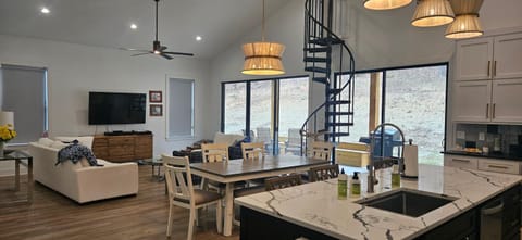 TV and multimedia, Living room, Dining area