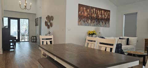 Living room, Seating area, Dining area