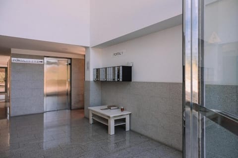 Piscina y garaje cerca del centro by CABANA Rentals Apartment in Vigo